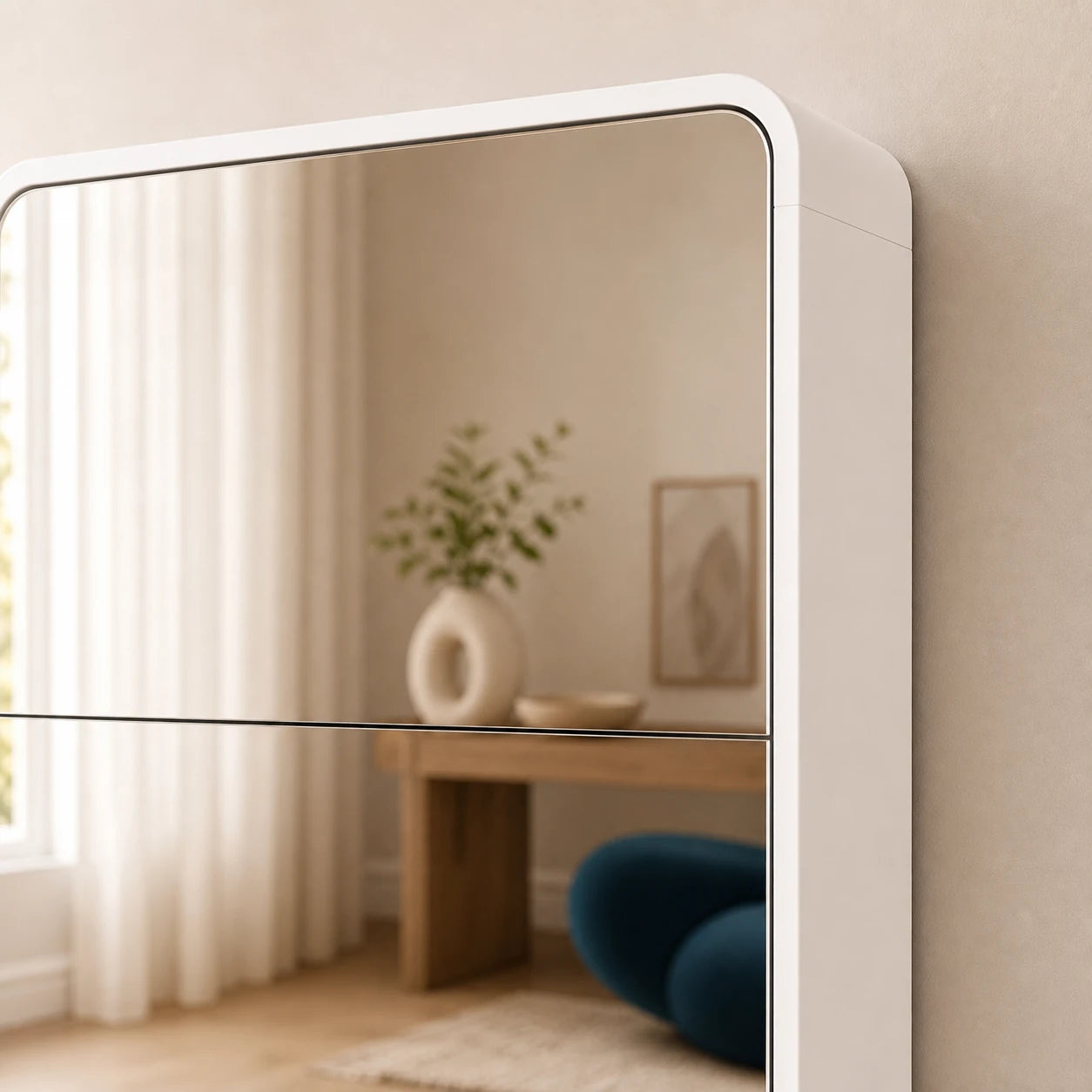 Rounded edge detail of the mirrored shoe cabinet